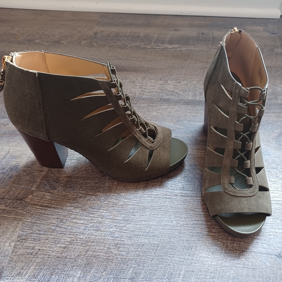 Michael Kors Elsie suede boots - Picture 5 of 7